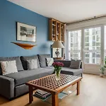 Eiffel Tower Elegant Residence